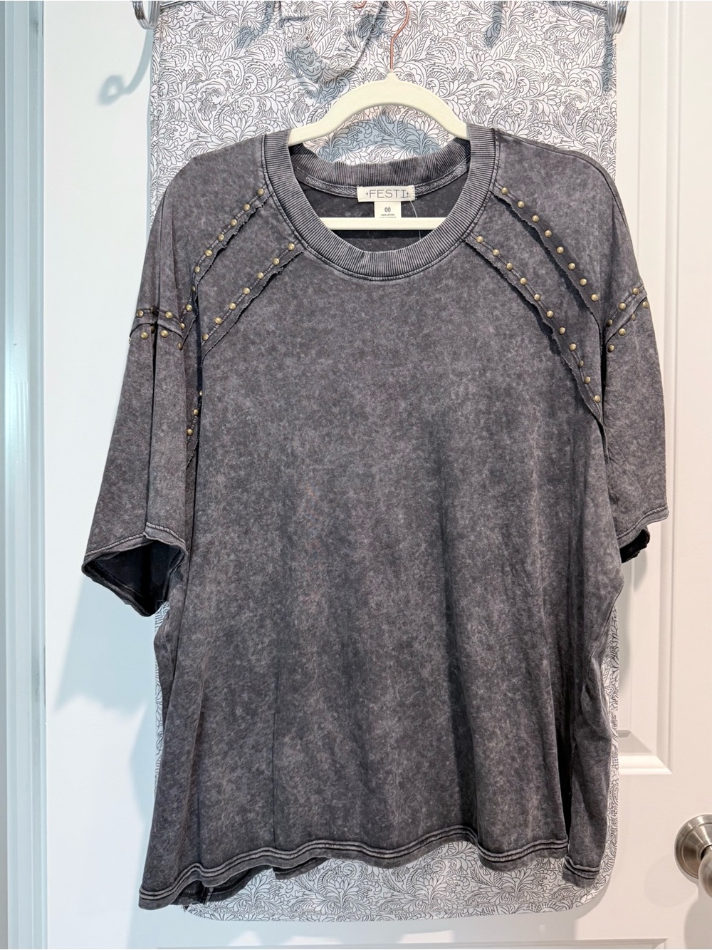NWT- Festi Drop Shoulder Studded Oversized Tee- “Phantom Black” Size M/L